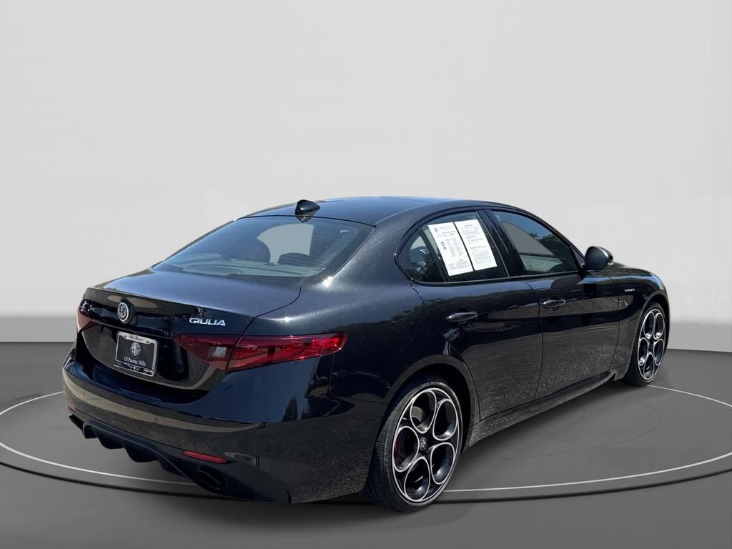 Used 2023 Alfa Romeo Giulia Veloce RWD image 4
