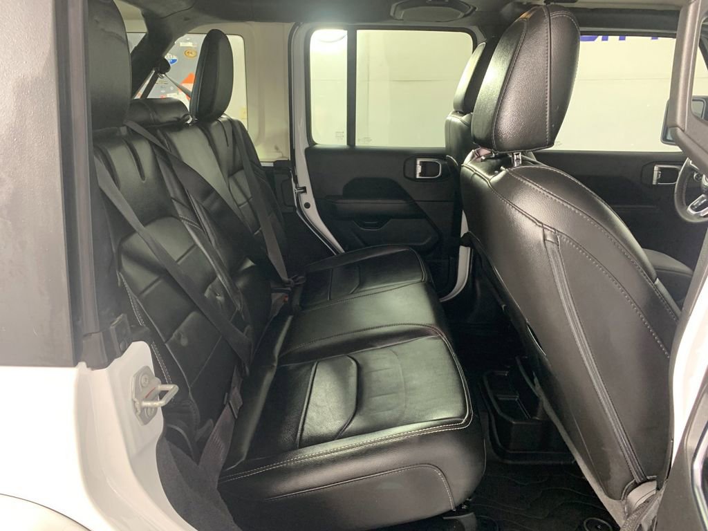 Used 2023 Jeep Wrangler Unlimited Sahara AWD/4WD image 39