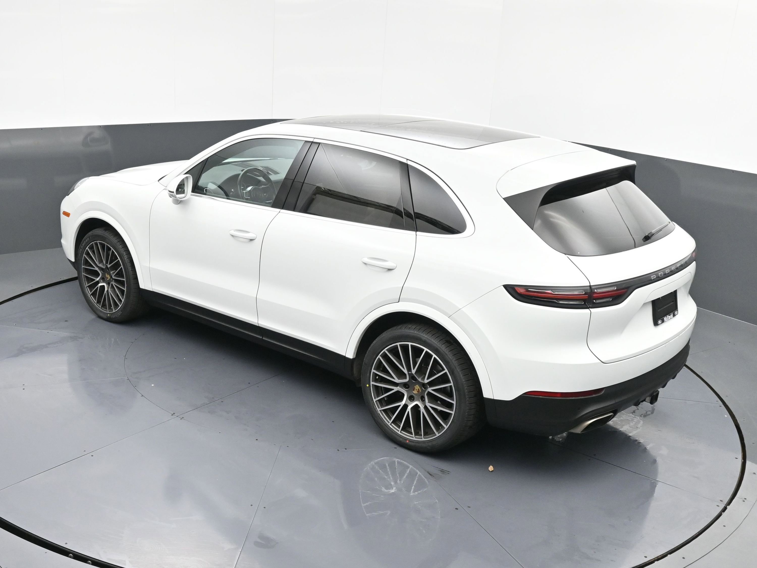 Used 2022 Porsche Cayenne image 40