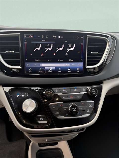 Used 2024 Chrysler Pacifica Touring-L image 15