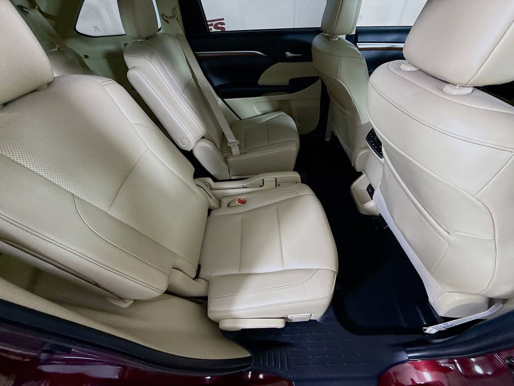 Certified 2019 Toyota Highlander Limited Platinum AWD/4WD image 34