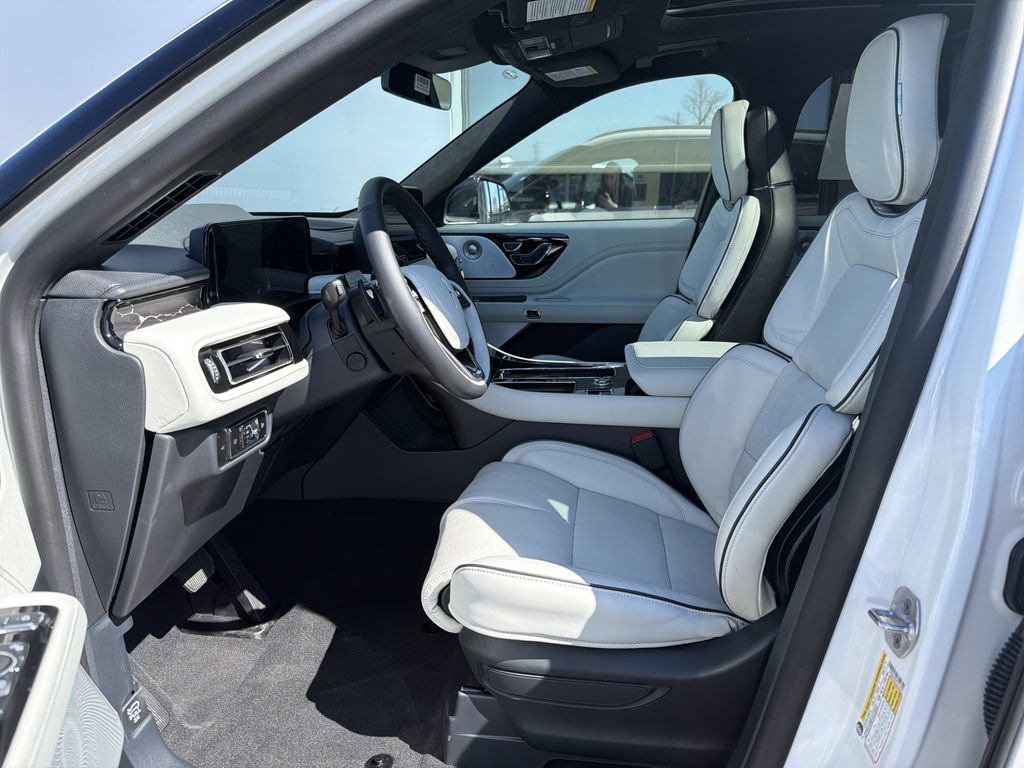 New 2026 Lincoln Aviator Black Label w/ Dynamic Handling Package AWD/4WD image 6