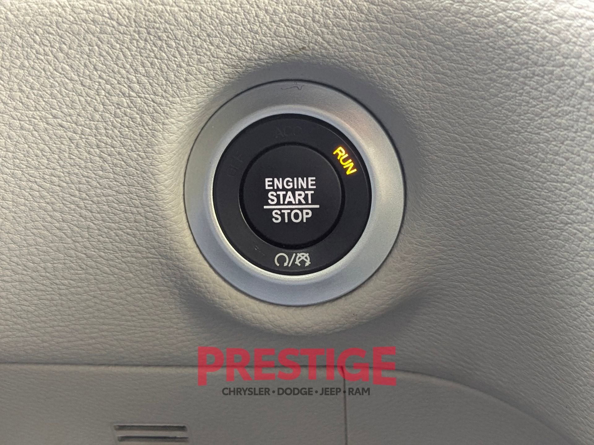 Used 2024 Chrysler Pacifica Select image 26
