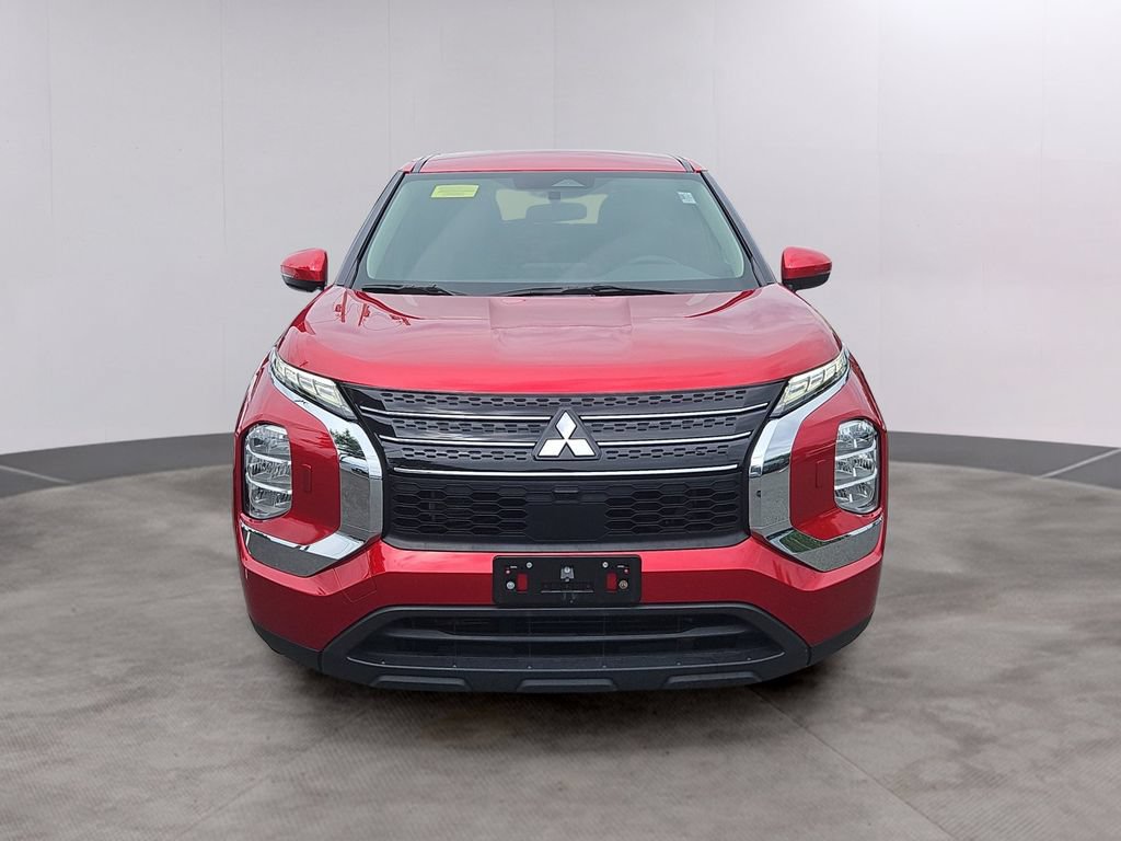 Used 2022 Mitsubishi Outlander ES AWD/4WD image 2