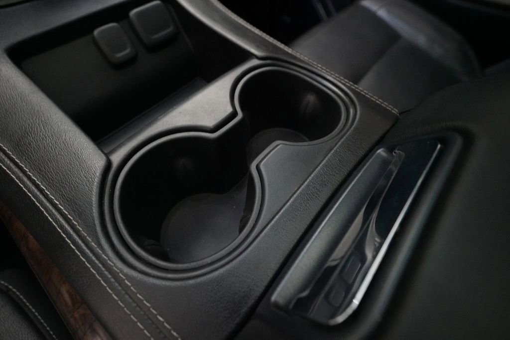 Used 2017 Chevrolet Suburban LT image 18