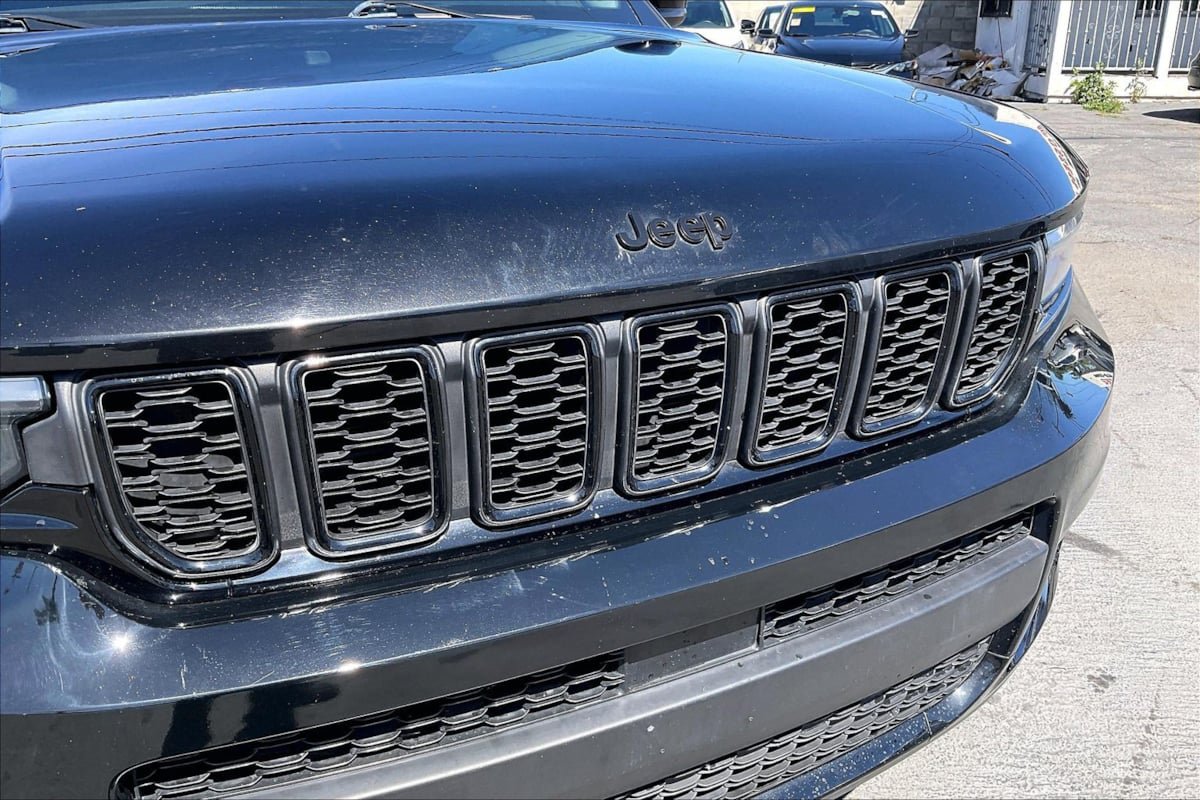 Used 2023 Jeep Grand Cherokee L Laredo w/ Luxury Tech Group I RWD image 29