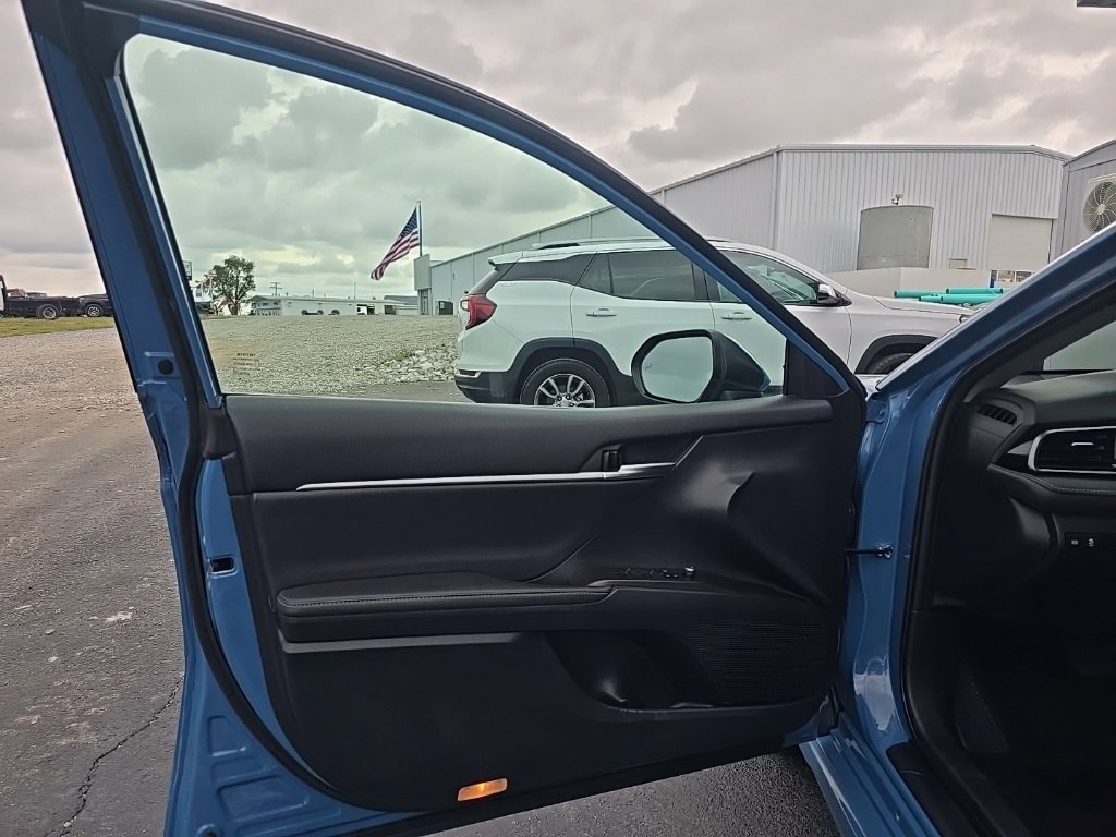 Used 2023 Toyota Camry XSE image 10
