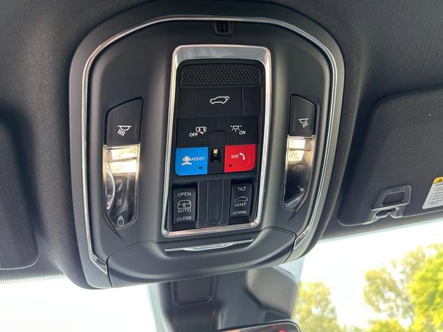 New 2025 Jeep Grand Cherokee Altitude image 25