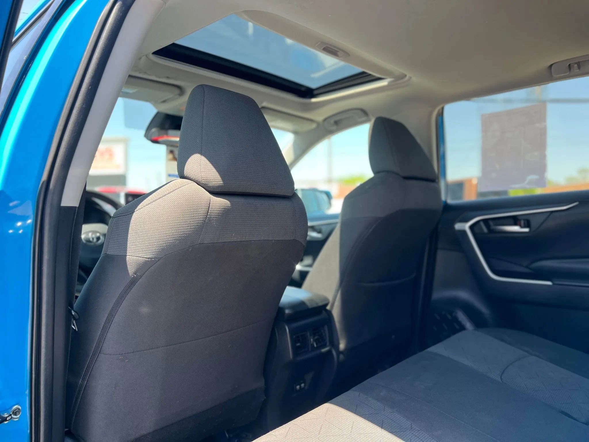 Used 2020 Toyota RAV4 XLE w/ Convenience Package image 10