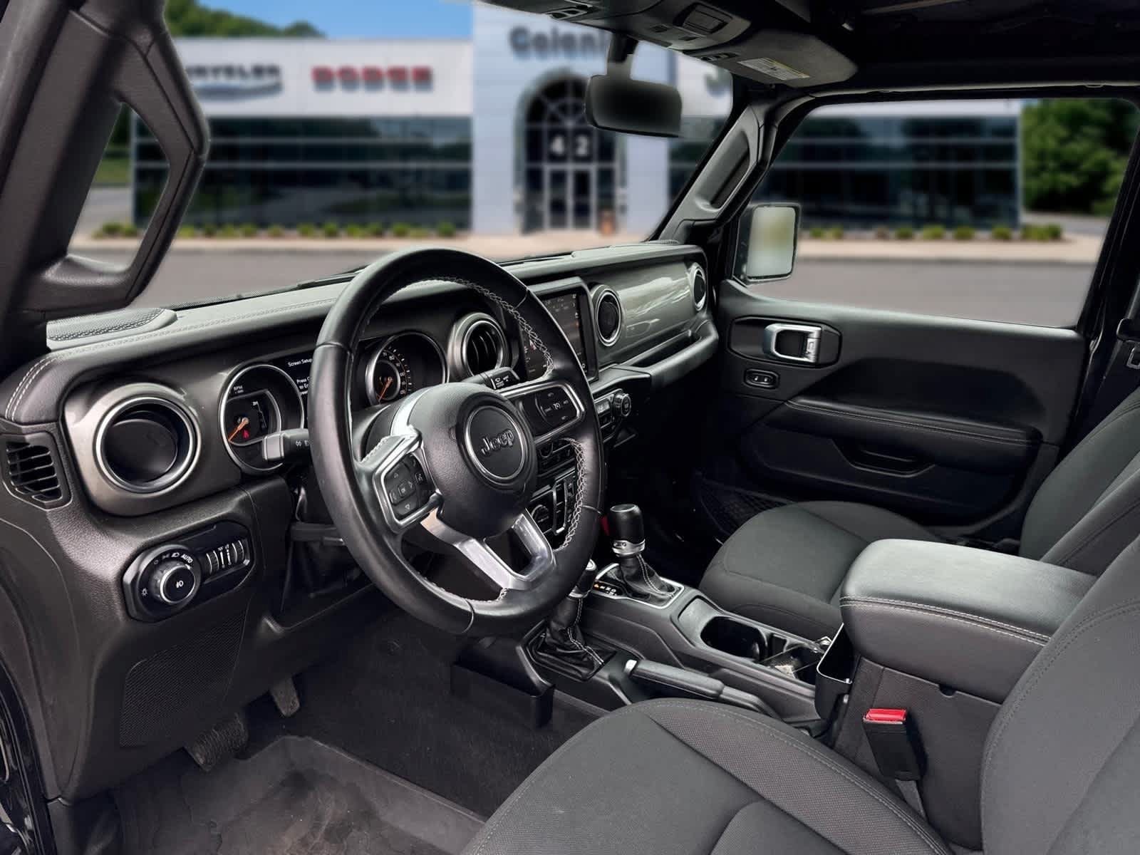 Used 2022 Jeep Wrangler Unlimited Sahara AWD/4WD image 11