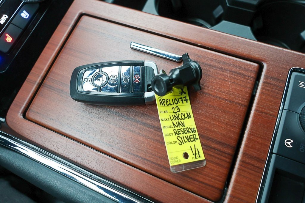 Used 2023 Lincoln Navigator Reserve image 31