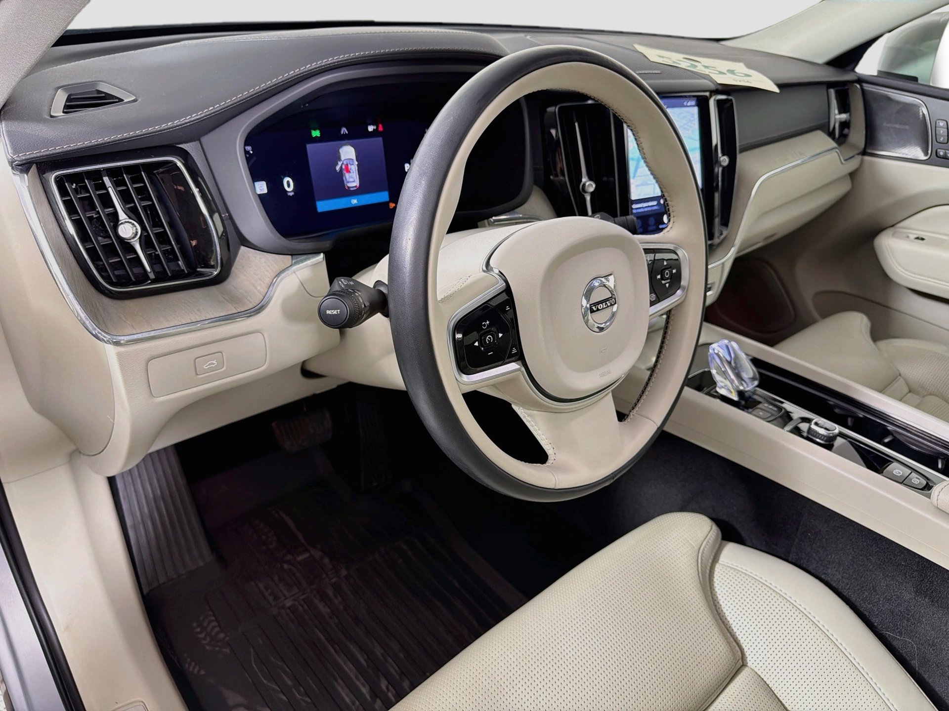 Certified 2023 Volvo XC60 B5 Ultimate w/ Climate Package FWD image 10