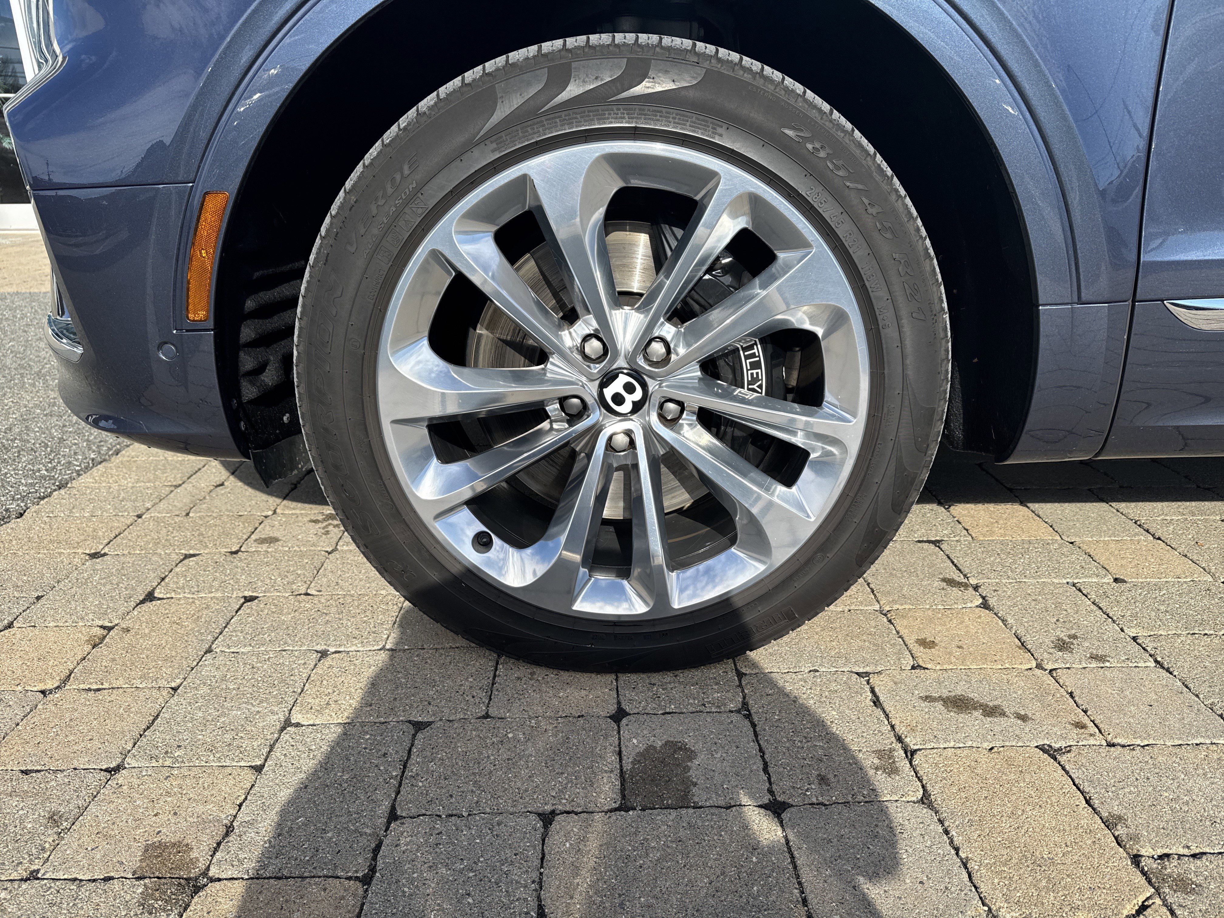 Used 2022 Bentley Bentayga V8 image 6