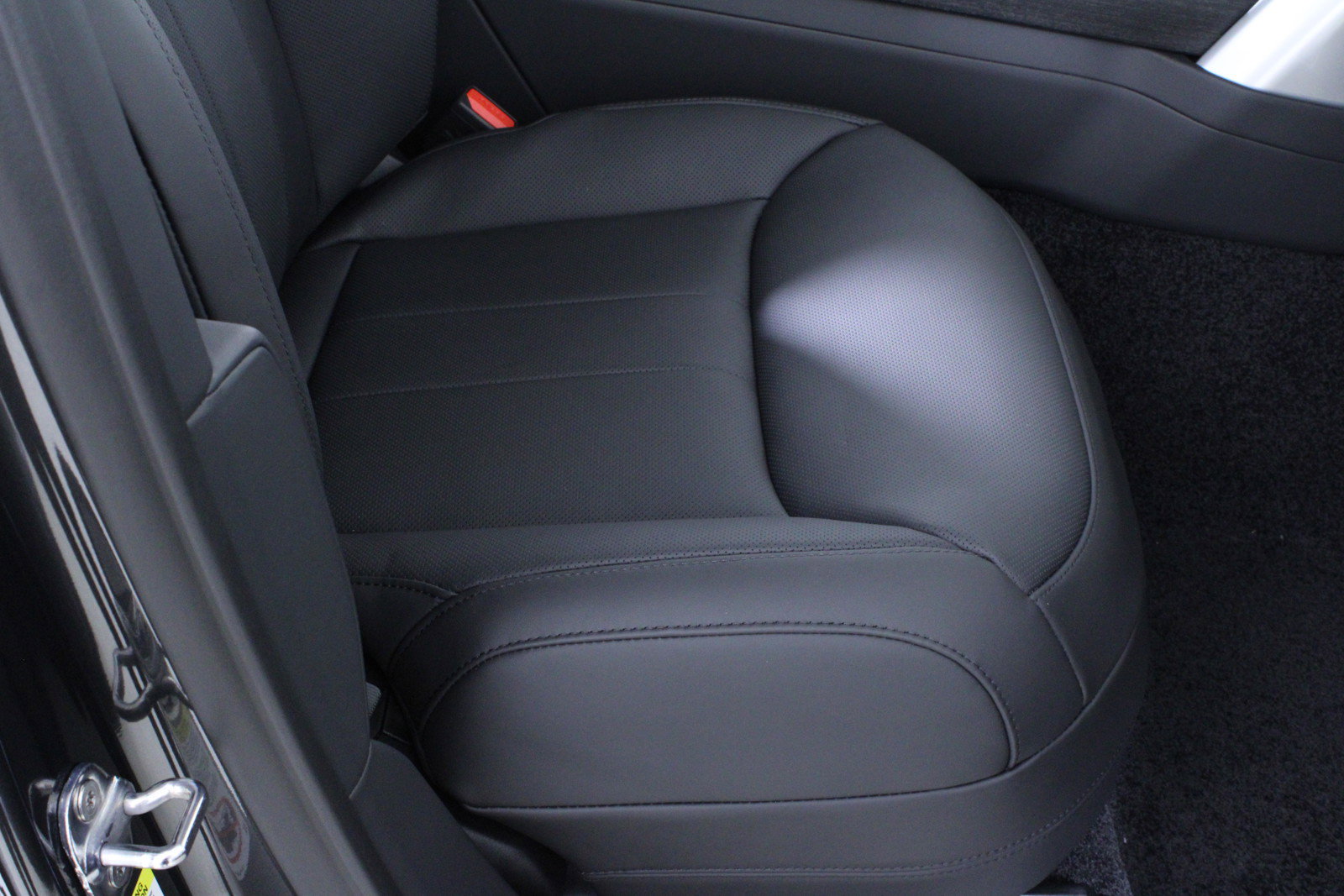 New 2025 Land Rover Range Rover SE image 13