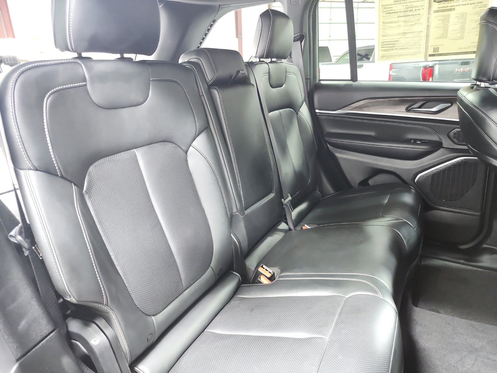 Used 2023 Jeep Grand Cherokee Overland AWD/4WD image 99