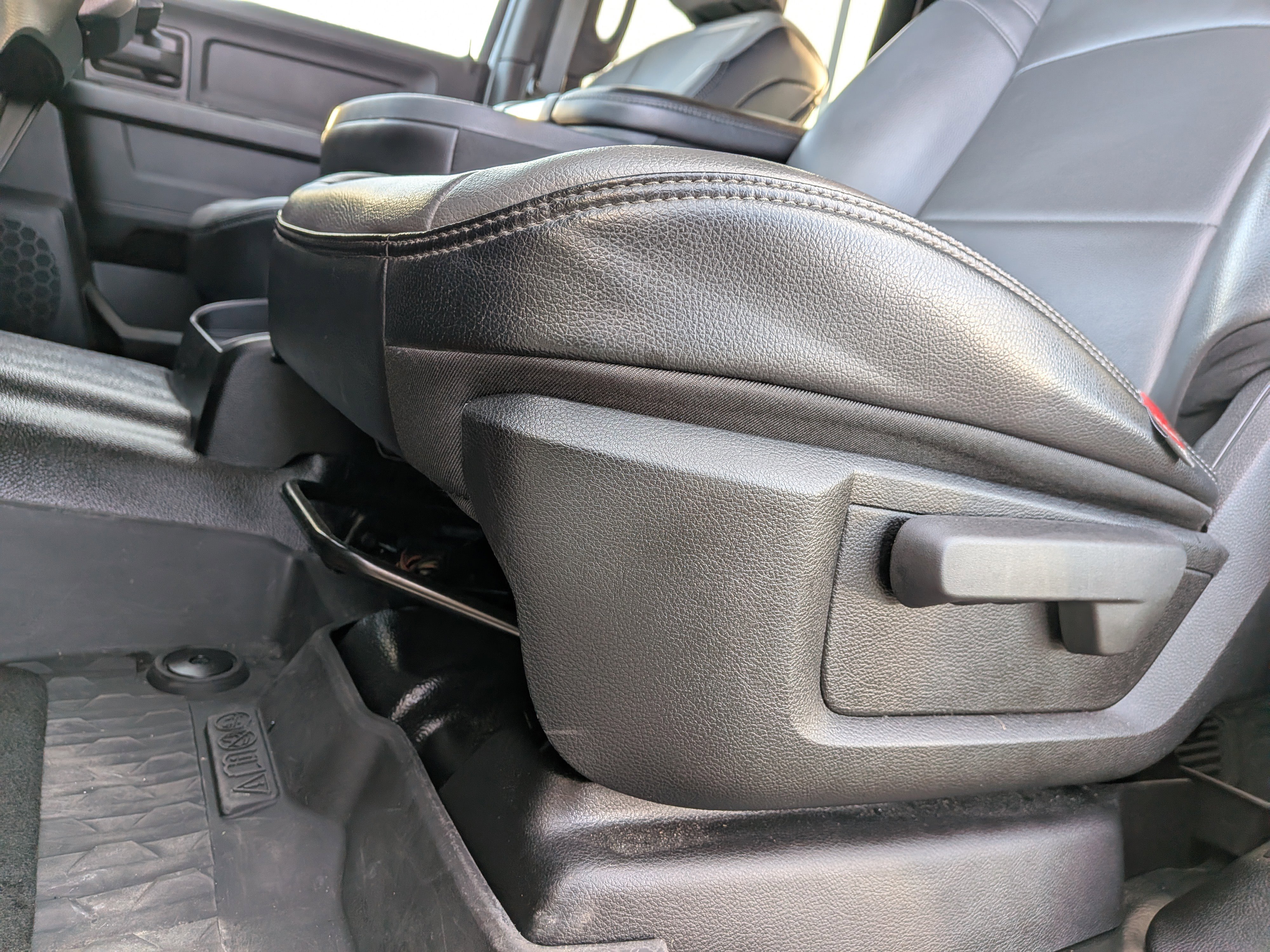 Used 2024 RAM 2500 Tradesman w/ Chrome Appearance Group image 16