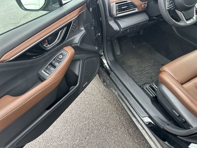 Used 2025 Subaru Outback Touring AWD/4WD image 11