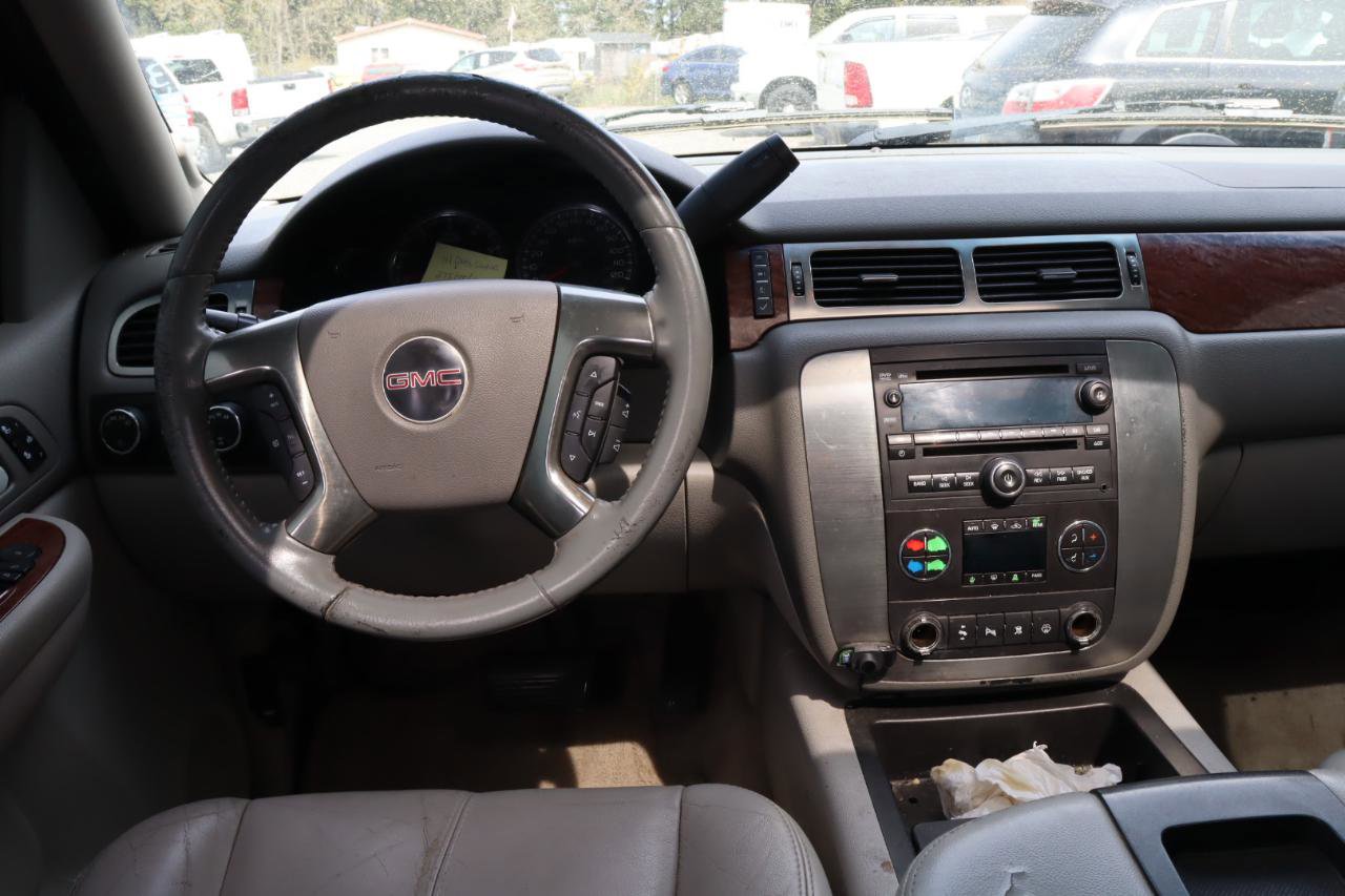 Used 2007 GMC Yukon XL SLT w/ SLT Preferred Equipment Group AWD/4WD image 9