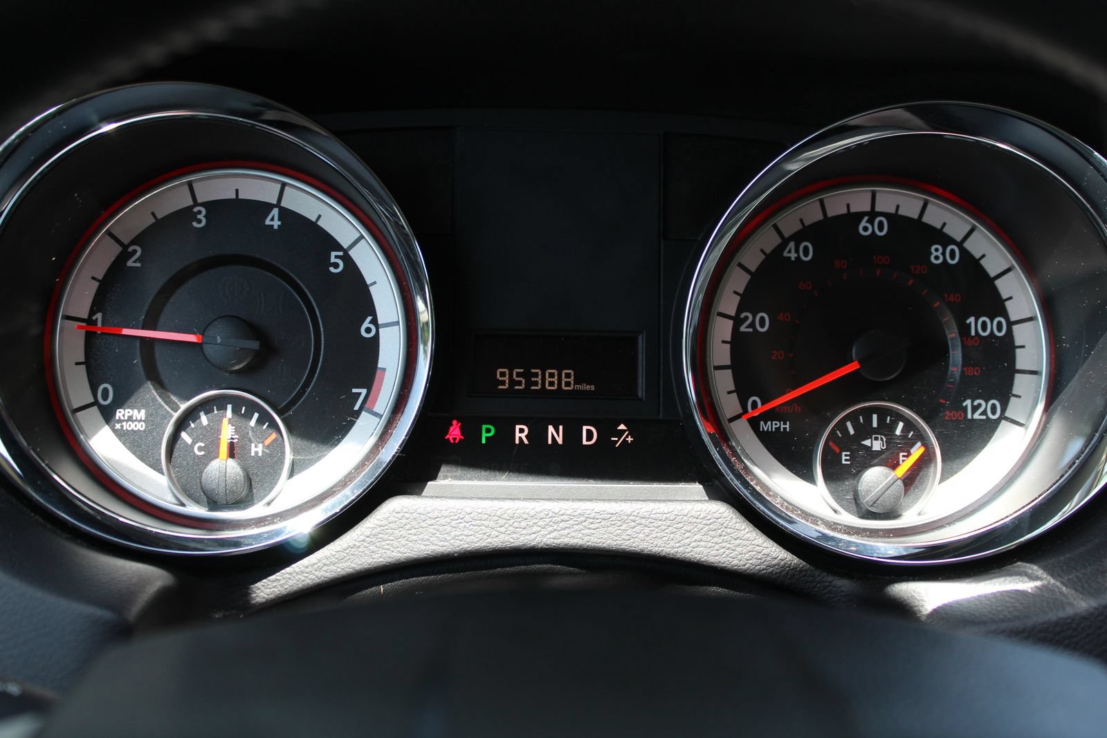 Used 2016 Dodge Grand Caravan SXT w/ UConnect Hands-Free Group FWD image 17