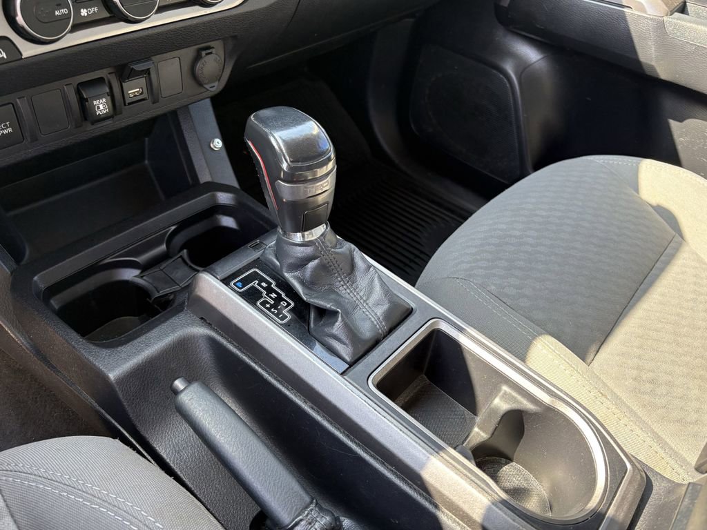 Used 2022 Toyota Tacoma SR5 w/ Technology Package image 21