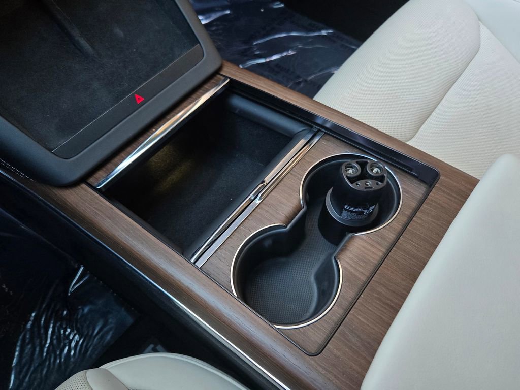 Used 2022 Tesla Model S image 18