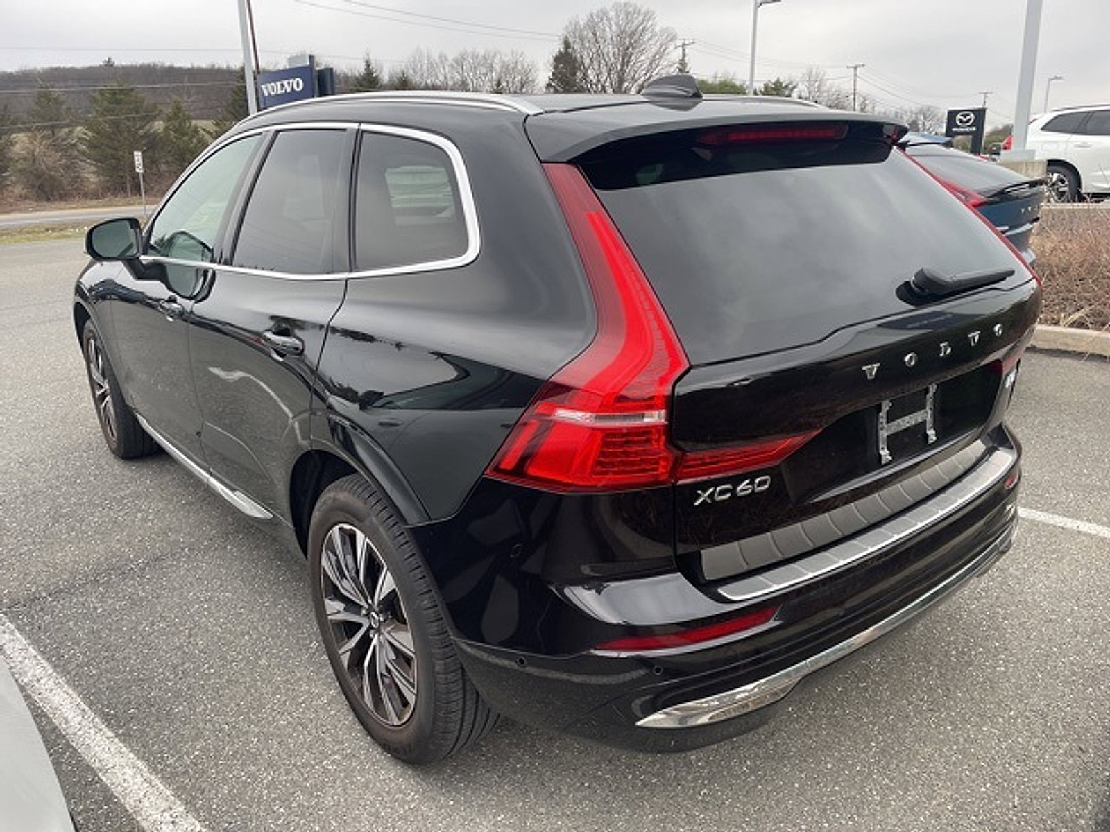Used 2023 Volvo XC60 B5 Plus w/ Climate Package image 6