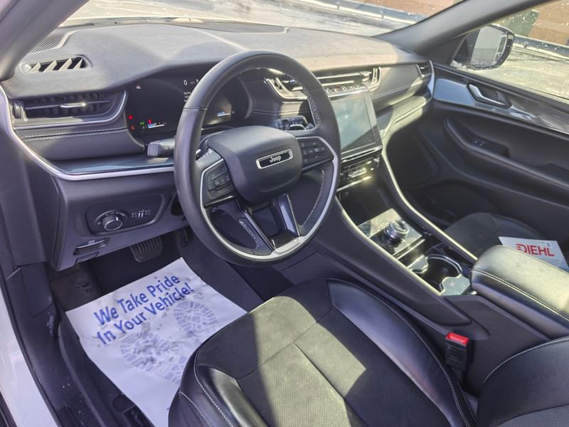 Used 2023 Jeep Grand Cherokee Altitude image 13