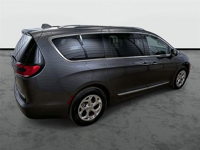 Used 2021 Chrysler Pacifica Limited w/ Premium & Safety Sphere Group image 2