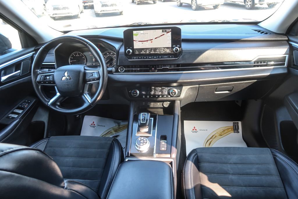 Used 2024 Mitsubishi Outlander image 18