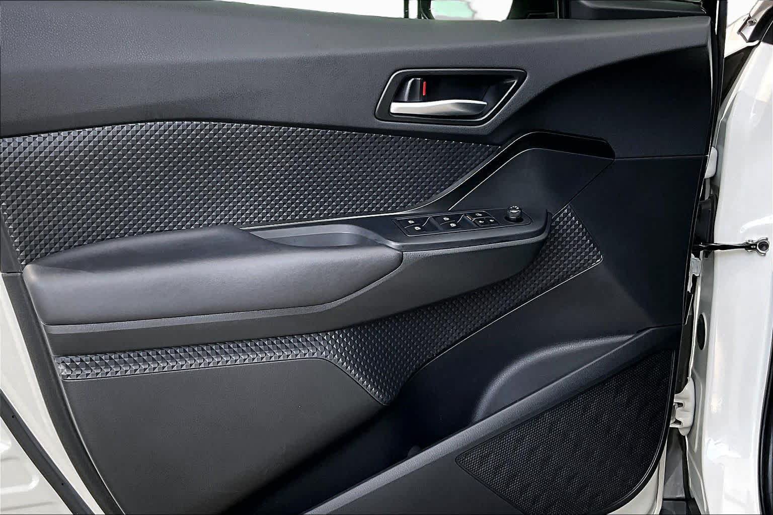 Used 2019 Toyota C-HR LE FWD image 21