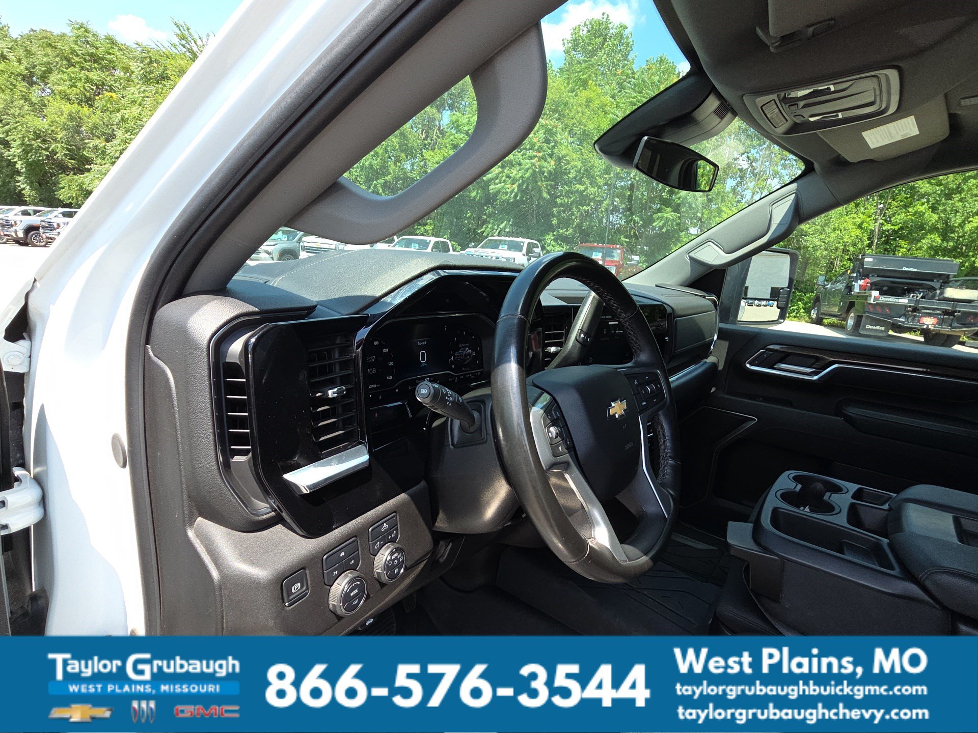 Used 2025 Chevrolet Silverado 3500 LT w/ Convenience Package AWD/4WD image 15