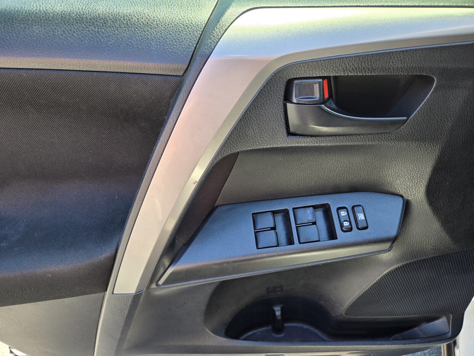 Used 2017 Toyota RAV4 LE w/ Carpet Mat Package FWD image 14