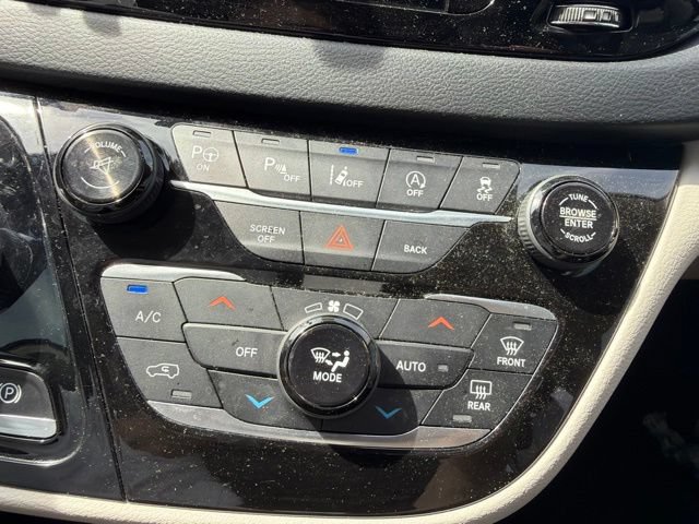 Used 2017 Chrysler Pacifica Touring-L Plus w/ Advanced Safetytec Group FWD image 35
