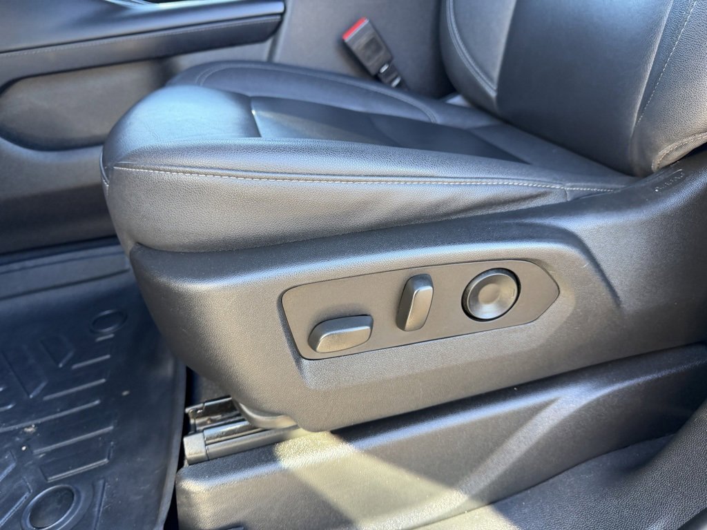 Used 2023 Chevrolet Suburban LT image 16