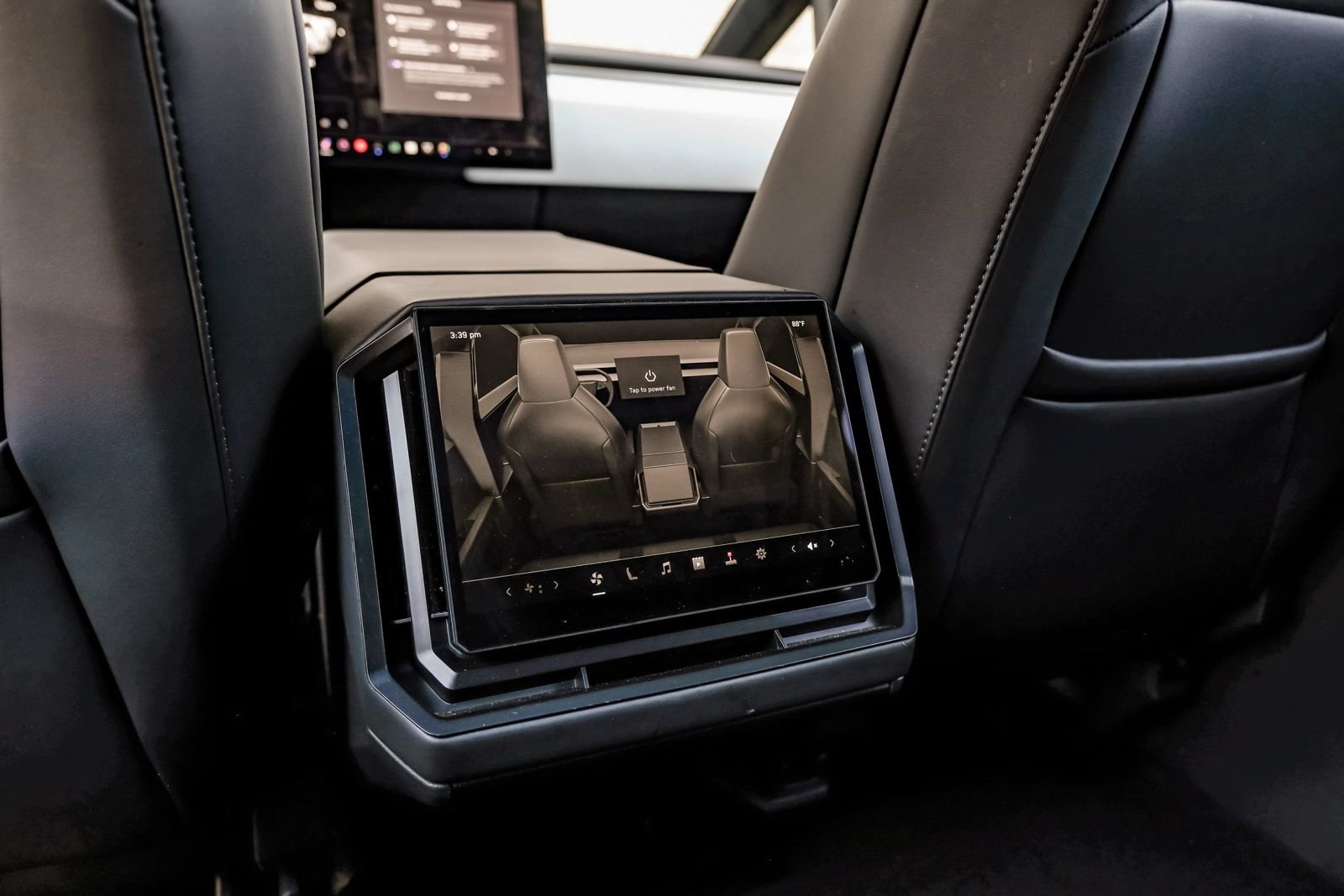 Used 2024 Tesla Cybertruck AWD Crew Cab image 50