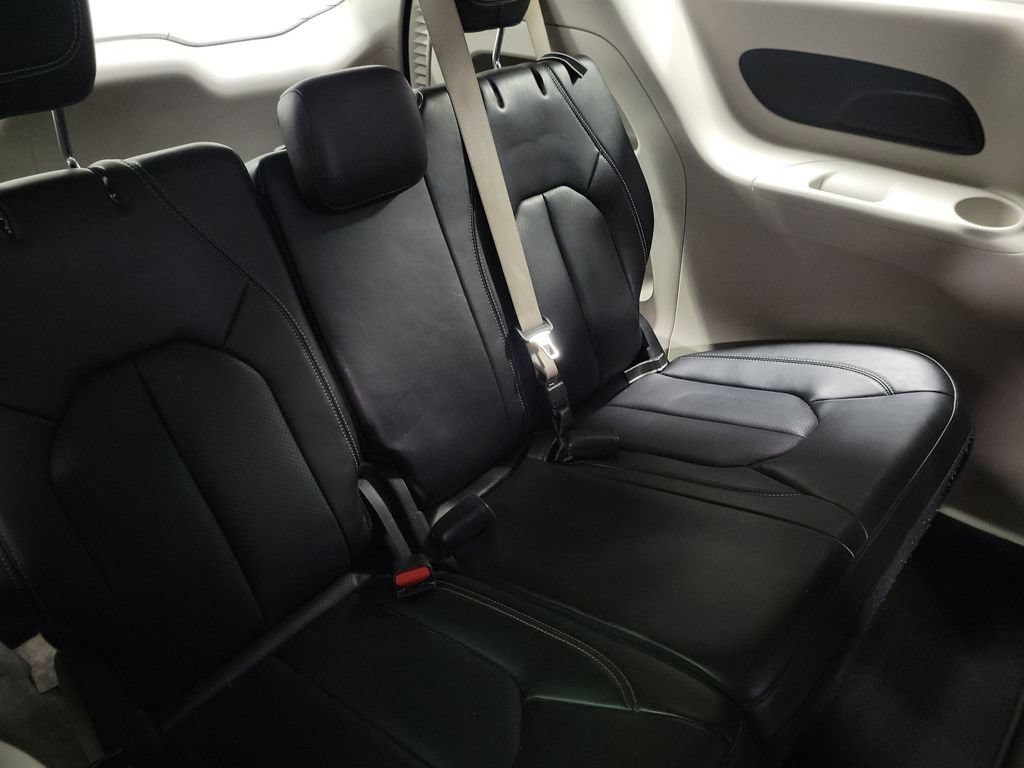 Used 2023 Chrysler Pacifica Touring-L FWD image 23