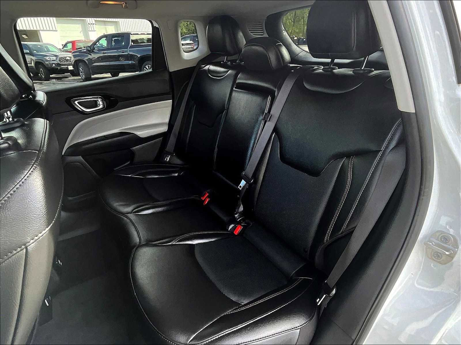 Used 2022 Jeep Compass Limited image 14