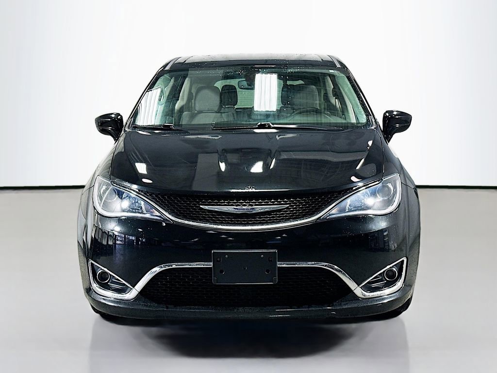 Used 2020 Chrysler Pacifica Touring image 4