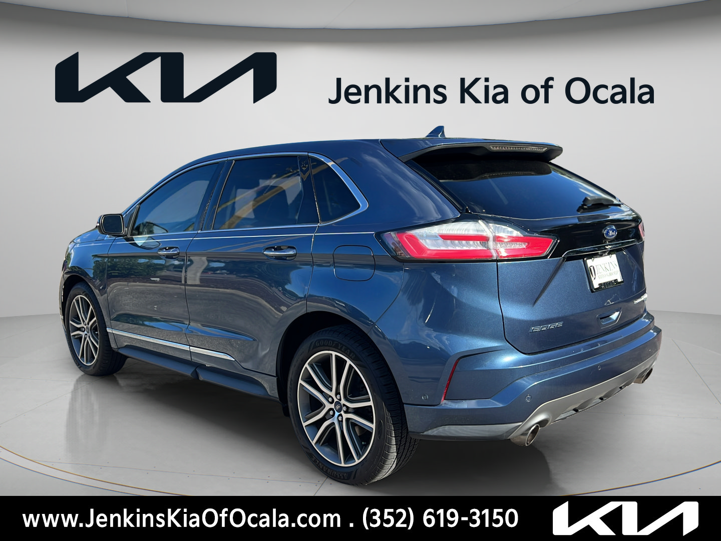 Used 2019 Ford Edge Titanium w/ Equipment Group 301A FWD image 5