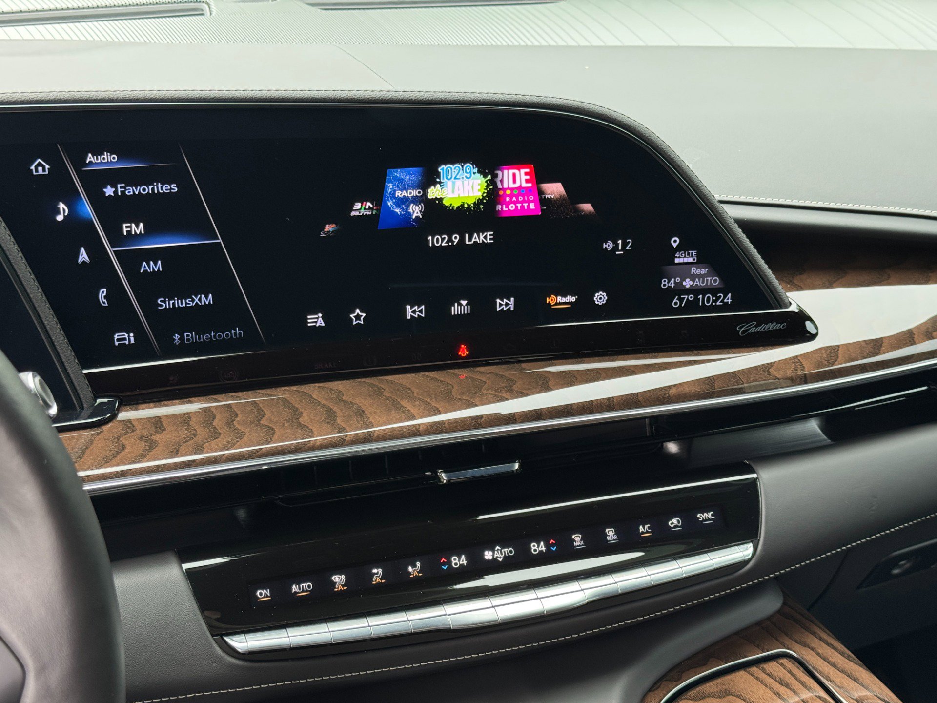 Used 2024 Cadillac Escalade ESV Sport Platinum w/ LPO, ONYX Package image 34