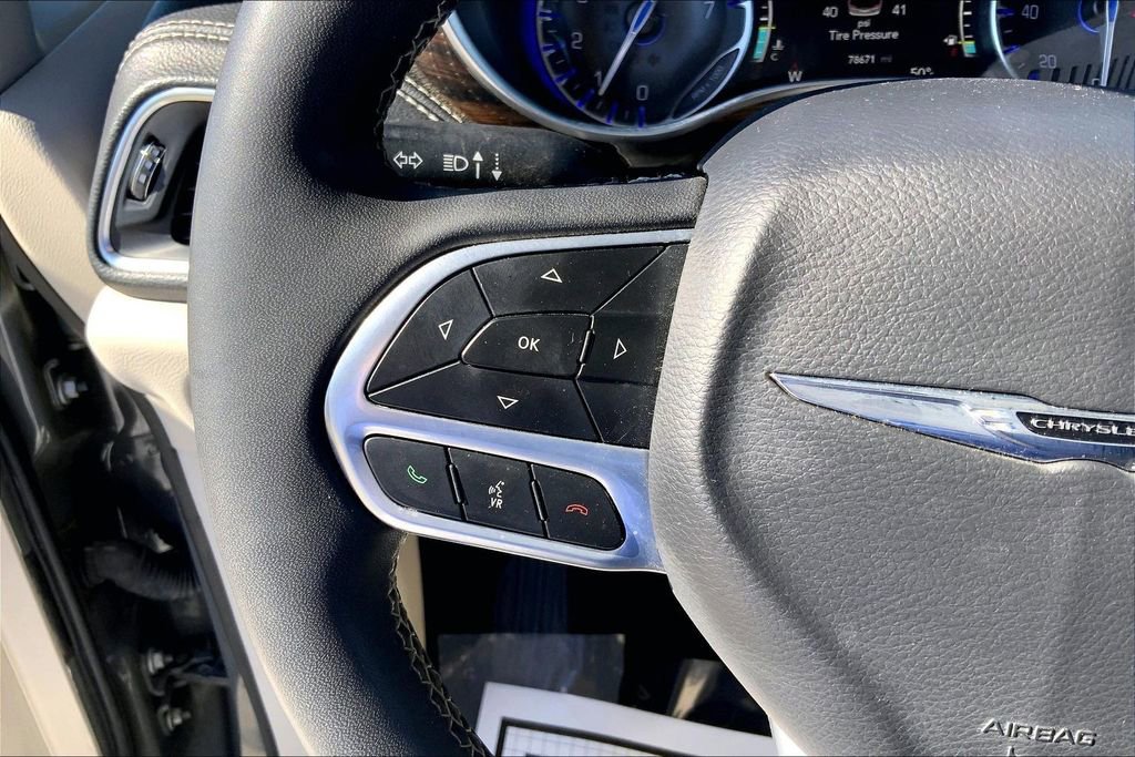 Used 2023 Chrysler Pacifica Limited image 11