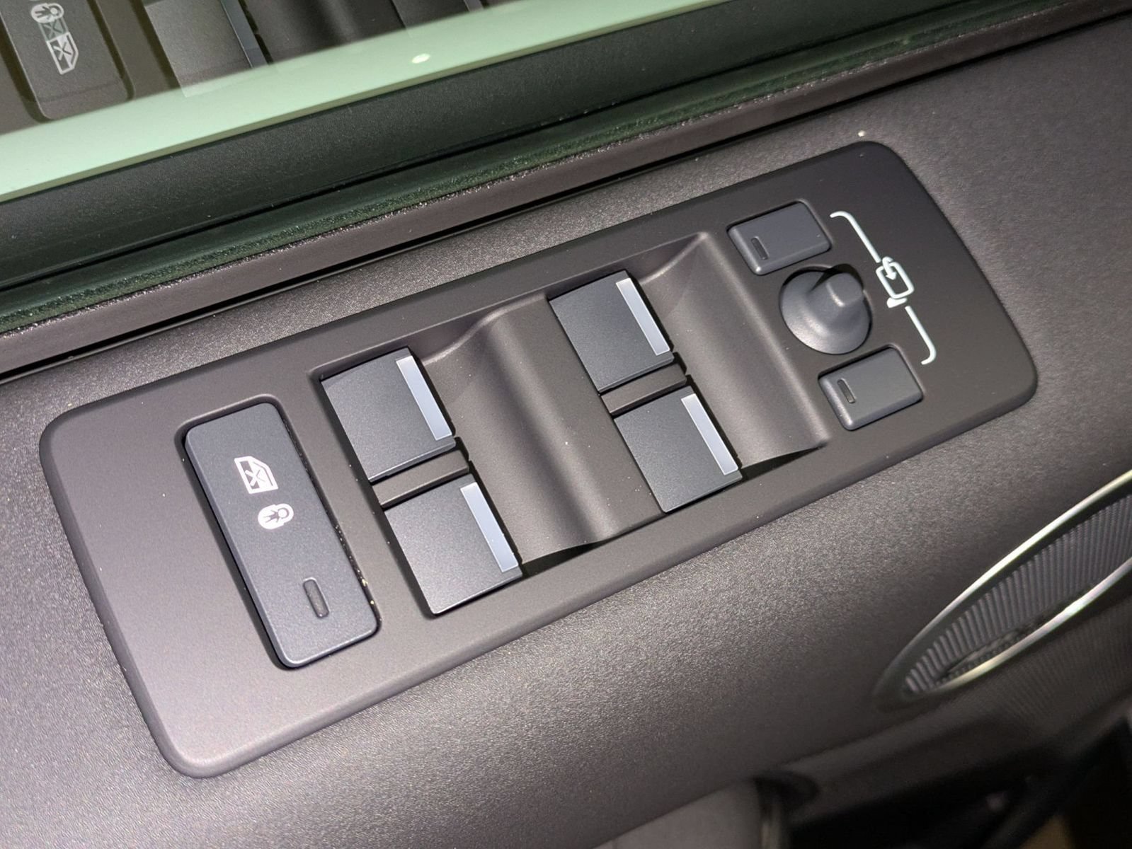 New 2026 Land Rover Discovery S AWD/4WD image 12