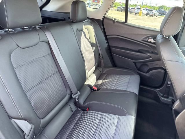 Used 2025 Chevrolet Trax LT w/ LT Convenience Package FWD image 23