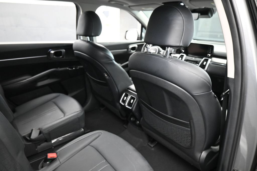 Used 2023 Kia Sorento EX w/ Panoramic Sunroof Package FWD image 48