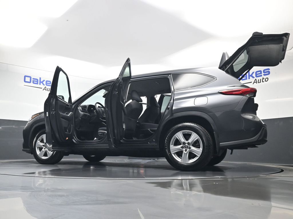 Used 2020 Toyota Highlander LE image 61