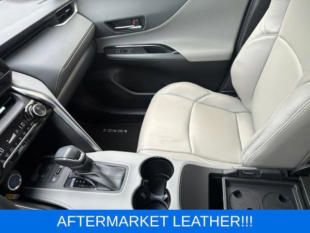Used 2022 Toyota Venza LE AWD/4WD image 17