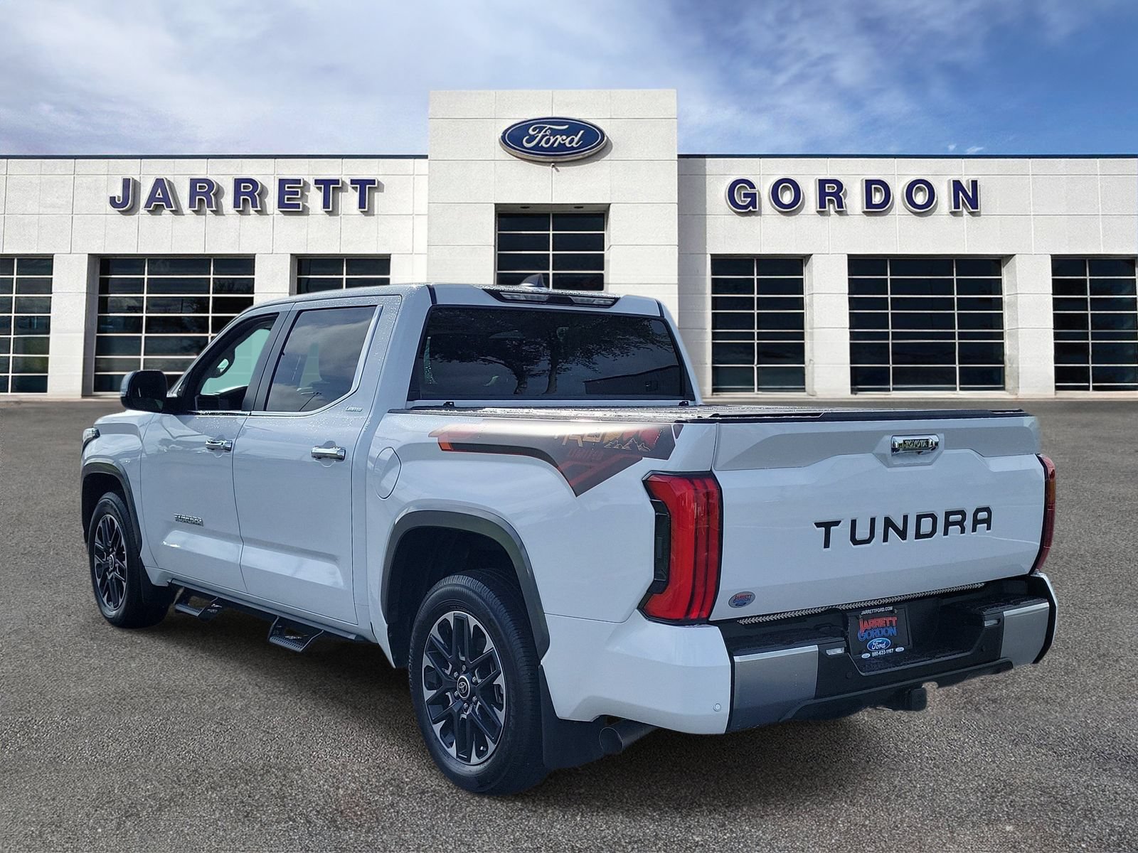 Used 2024 Toyota Tundra Limited w/ Power Package RWD image 3
