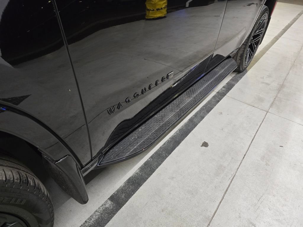 Used 2023 Jeep Wagoneer Series II image 10