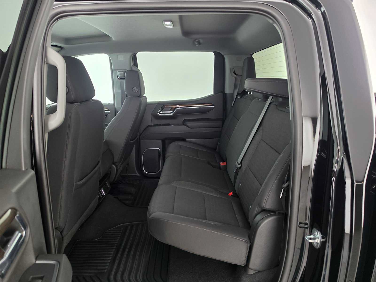 Used 2023 Chevrolet Silverado 1500 LT AWD/4WD image 16