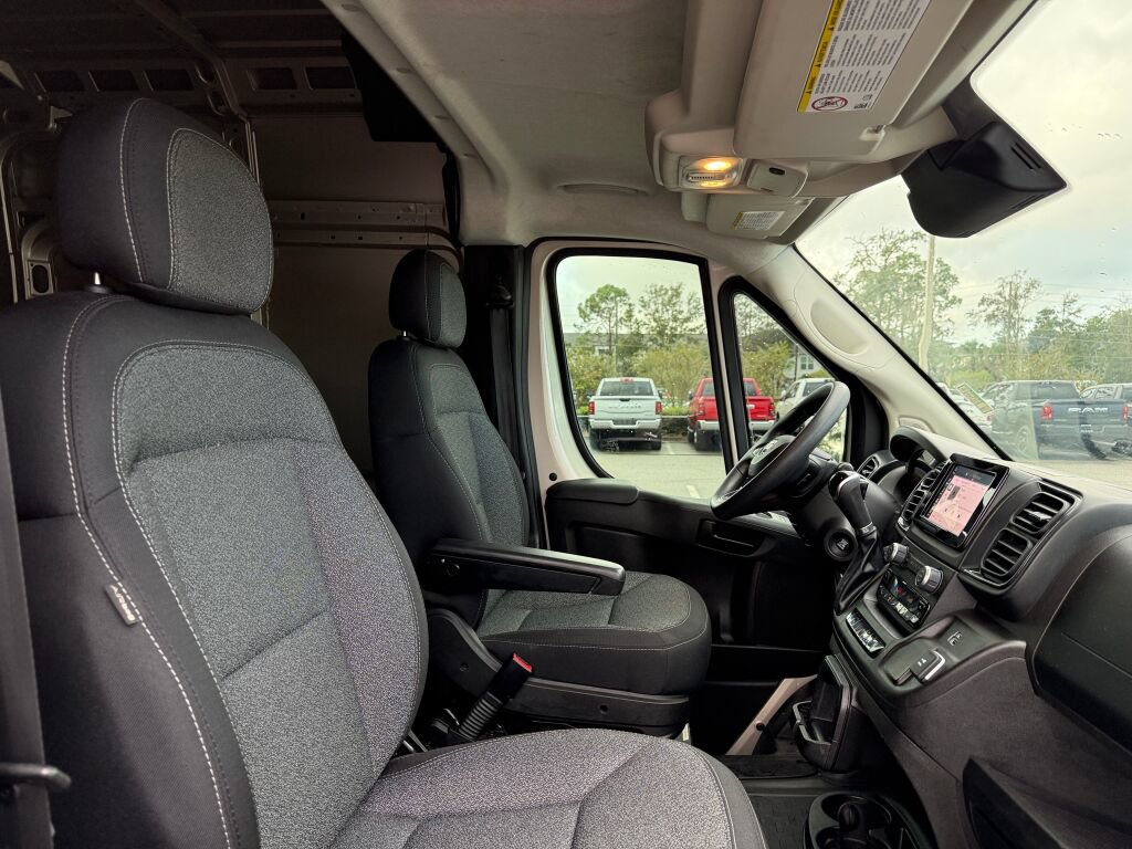 Used 2023 RAM ProMaster 2500 w/ Convenience Group FWD image 11